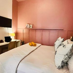 Quarto Elegante E Tranquilo Em Ipanema